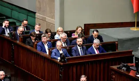 rząd chaos i upadek.webp