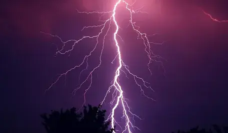 thunder-953118_1280.webp