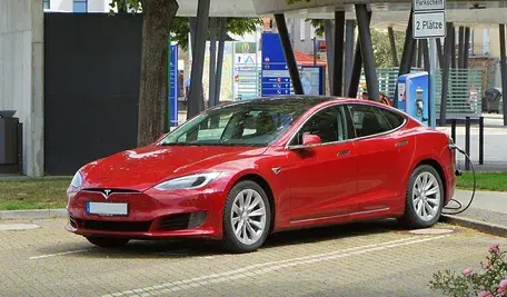 tesla-5360686_1280.webp