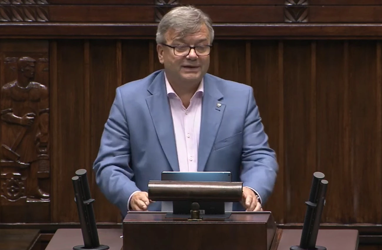 Szok! Żona posła-bogacza z PO dostała milion z KPO. A on wygraża i wyzywa Polaków od „mend”!