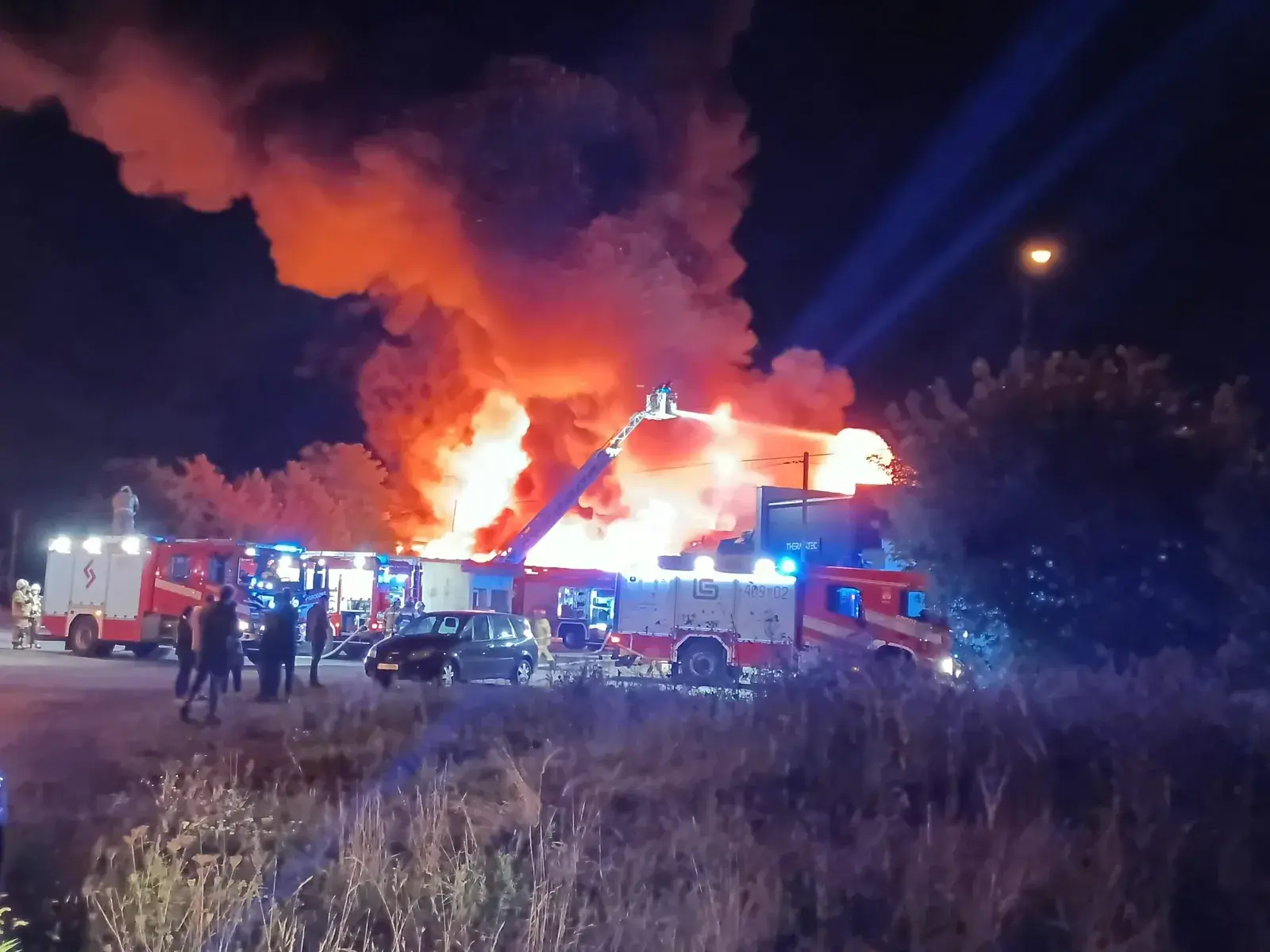 Gigantyczny pożar w Czeladzi. Służby do mieszkańców: „Zamknij okna i nie zbliżaj się”