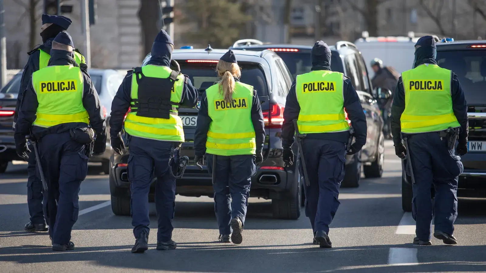 Niebezpieczne związki. Dzielnicowa w ramionach dilera – prokuratura stawia zarzuty