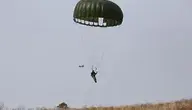 parachute-1079351_1280.webp