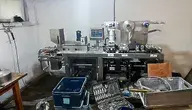 "CBŚP zlikwidowało największą w Polsce nielegalną fabrykę leków – maszyny i linia produkcyjna w piwnicy zabezpieczona przez funkcjonariuszy"