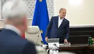 Donald Tusk stara się sprawiać wrażenie, że rząd bierze się do pracy.