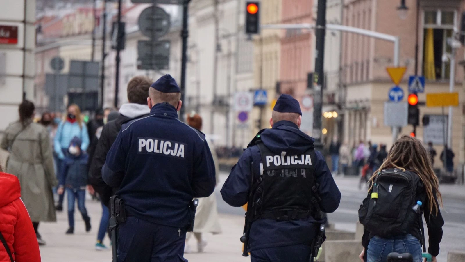 Gwałt w policji. Kto darował czas Marcinowi J.? Porażające informacje i najważniejsze pytania