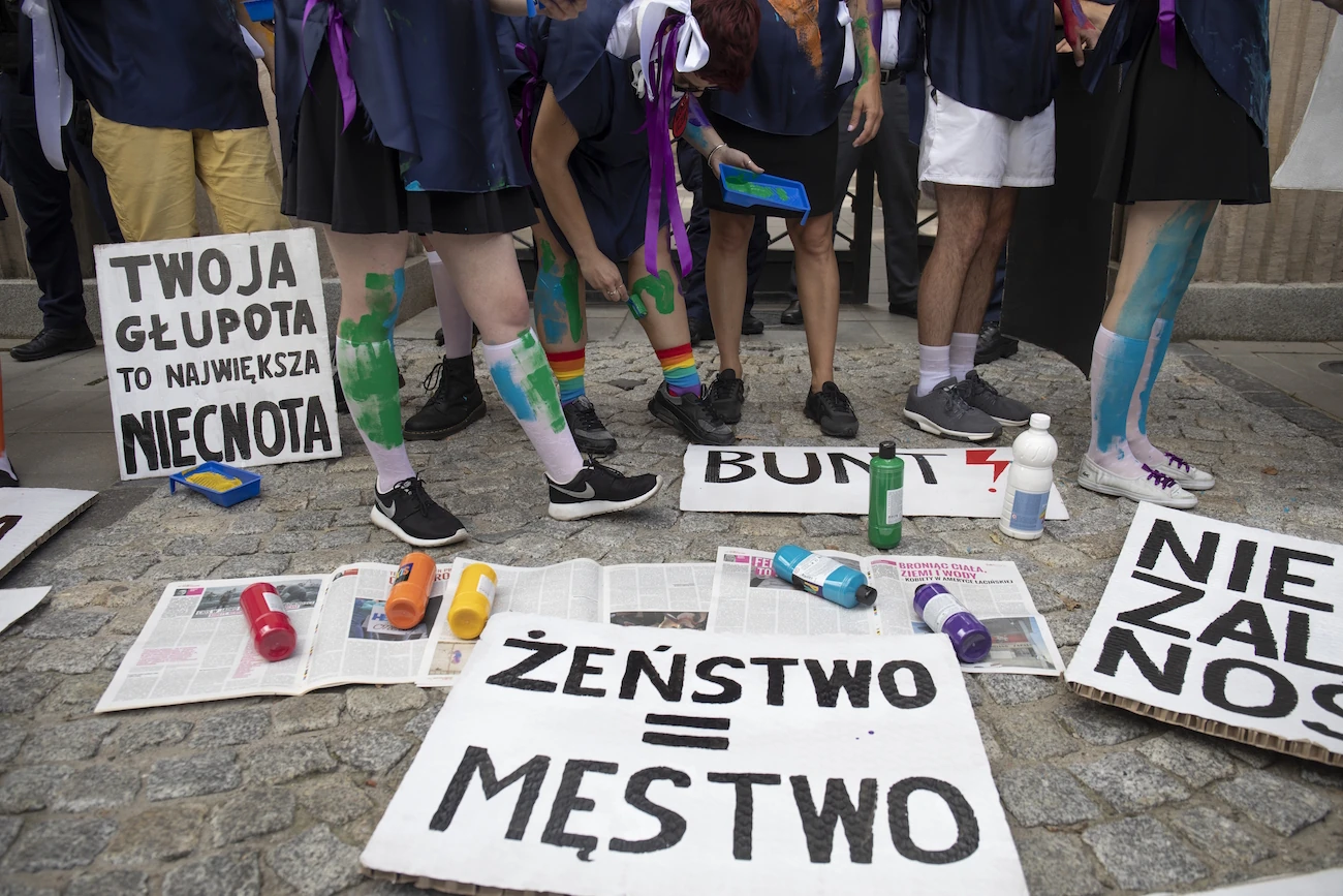 Polacy cofają się w rozwoju! Bezlitosne dane OECD pokazują dramat edukacyjny naszego społeczeństwa