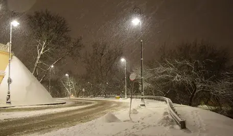 W związku z intensywnymi opadami śniegu, zamieciami, silnym wiatrem i mrozami w Polsce Wojska Obrony Terytorialnej zostały postawione w stan gotowości, a mieszkańcy otrzymali ostrzeżenia pogodowe.