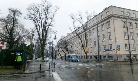 Podczas międzynarodowego turnieju judo dzieci i młodzieży w Bielsku-Białej doszło do incydentu, w którym ambasada Izraela mówi o ataku na młodych zawodników, czemu zaprzeczają organizatorzy i policja, wskazując na agresywne zachowanie jednego z trenerów.