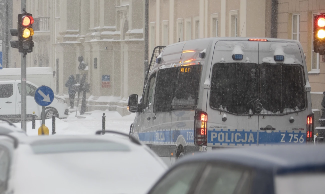 Agresywny policjant zawieszony po imprezie. Czarna seria trwa