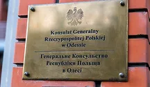 Tablica na budynku polskiego konsulatu w Odessie.