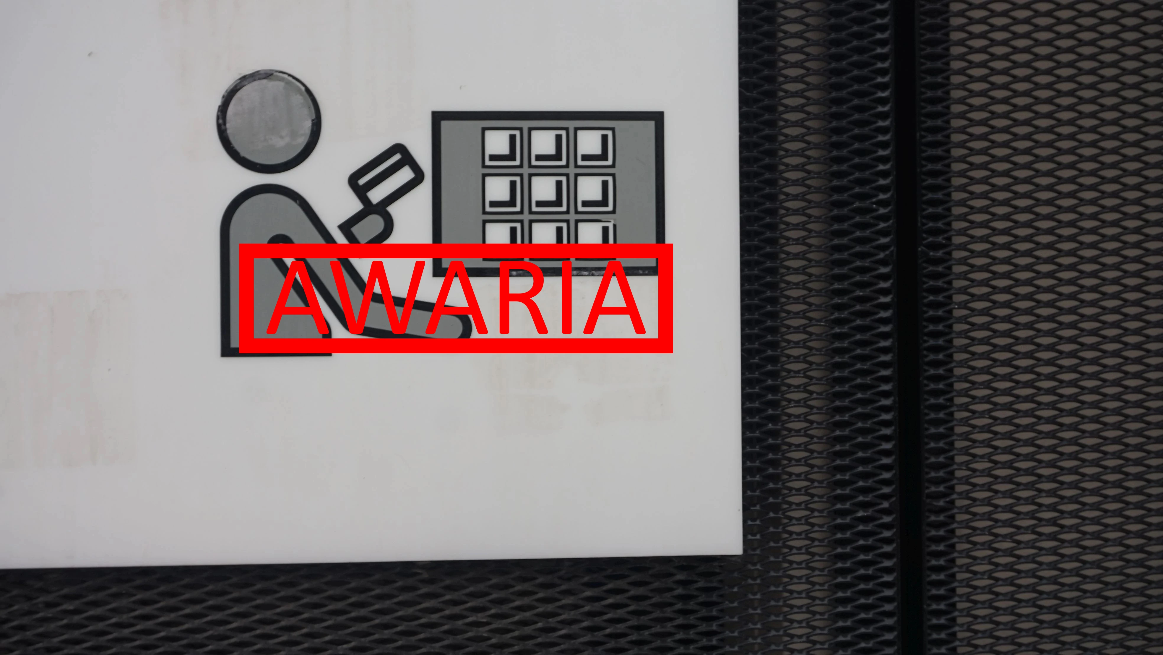 Awaria w znanym banku. Z kont znika dwa razy tyle pieniędzy niż pobrałeś!