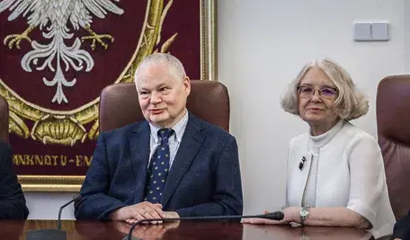 Adam Glapiński, prezes NBP, zapowiada zwiększenie rezerw złota Polski do 700 ton.