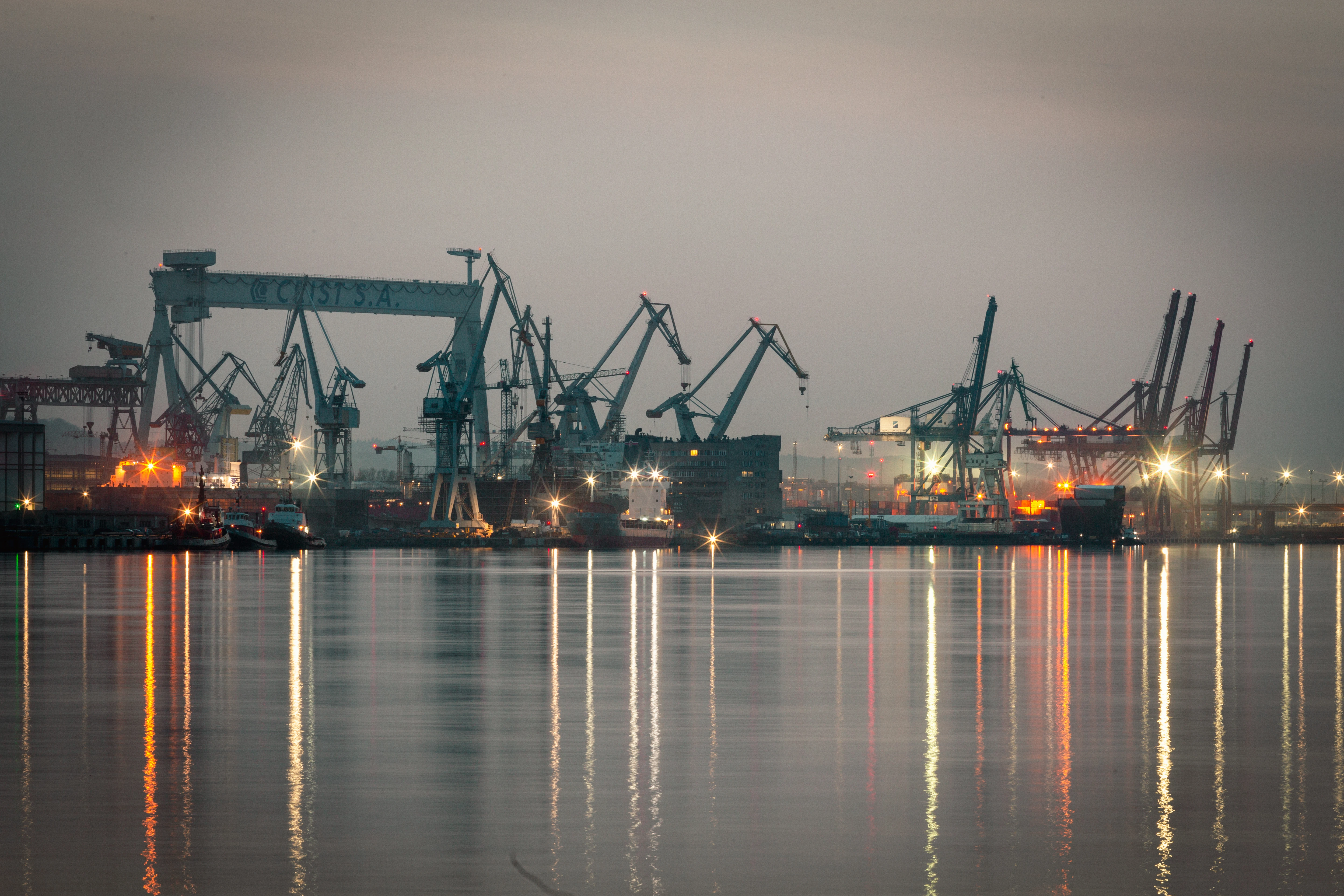 Coraz mocniej uzależniamy się od towarów z Chin. Te wręcz zalewają polski rynek!