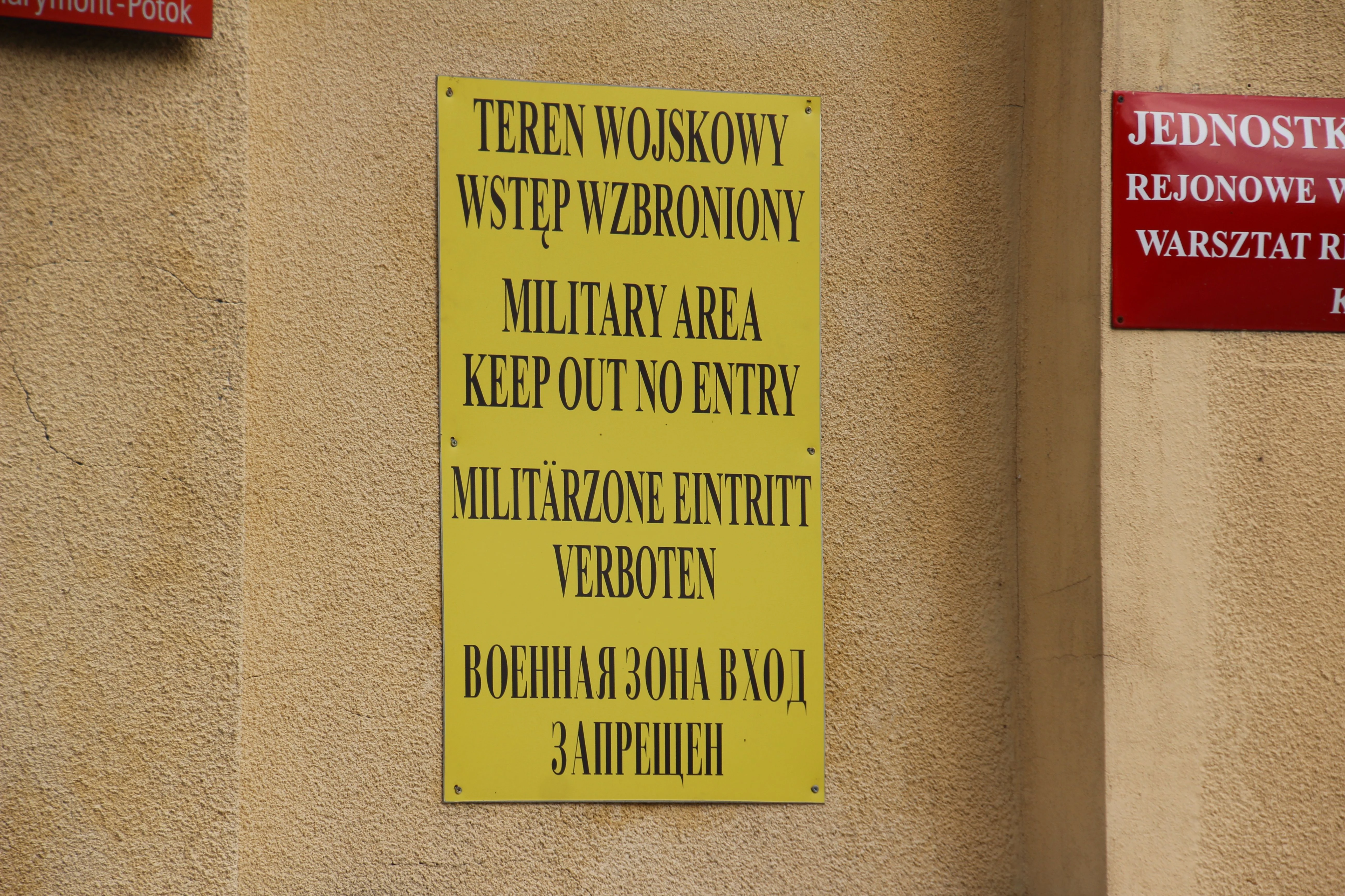 Удивительная проблема многих польских солдат. На работу только пешком?