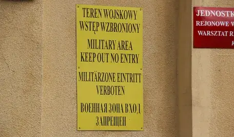Czy do tych tabliczek niedługo dołączą kolejne o treści "zakaz wjazdu chińskim samochodem"?