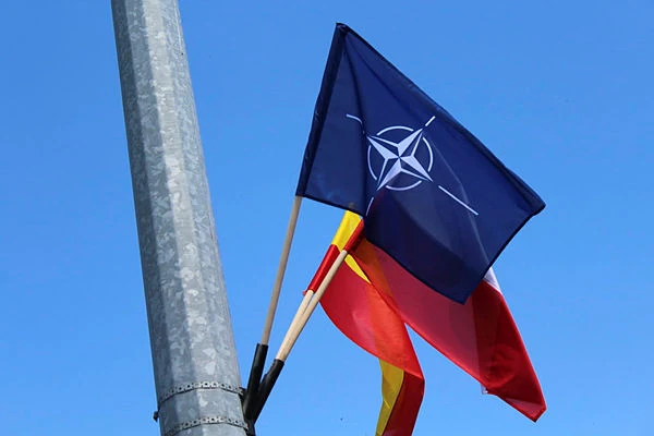 НАТО без Франции? Заместитель председателя парламента ставит под вопрос смысл членства