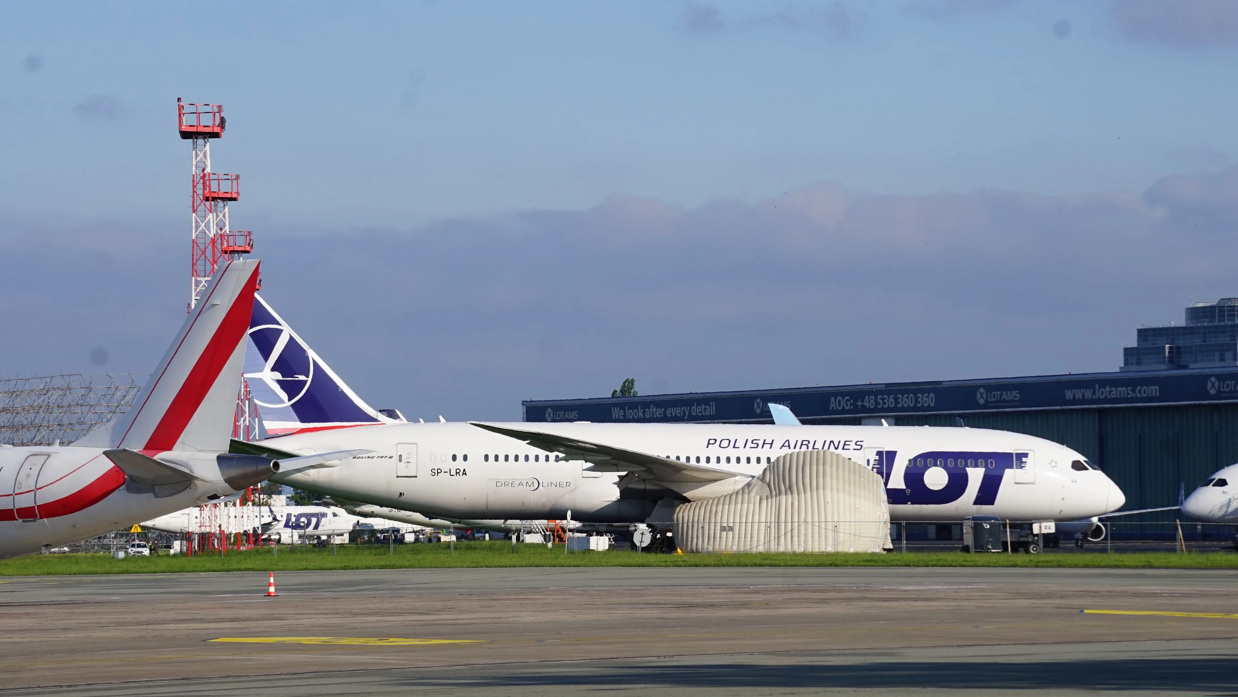 Zatrzymanie Ukraińca na Okęciu. Planował dywersję, ale służby Tuska nie były nim zainteresowane? Dziennikarze ujawnili wstrząsające szczegóły