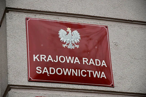 Prokuratura wydała polecenie! Policja wkroczyła do KRS