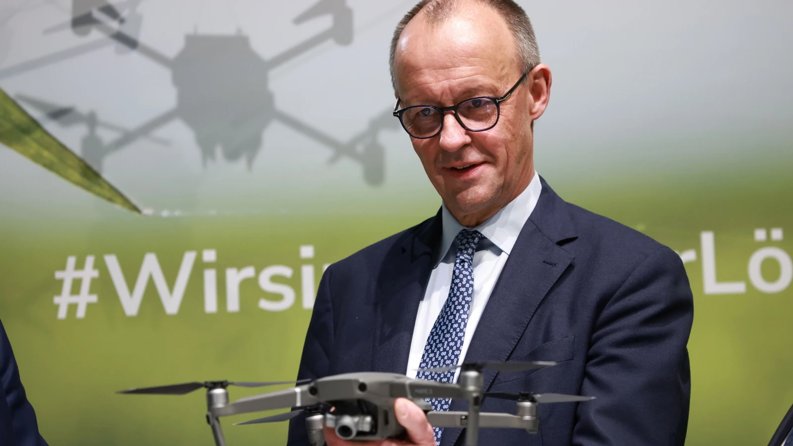 „Kolektyw-oporu” się przyznaje. Cel - samolot kanclerza Niemiec