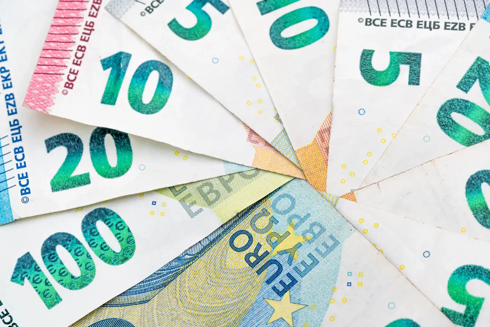 Szykują ludzi na kryzys. Ile gotówki trzymać przy sobie? Europejskie banki wydały zalecenia