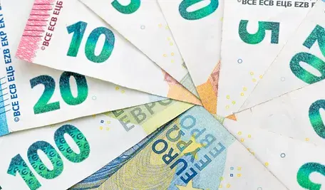 Część europejskich banków centralnych zaleca obywatelom posiadanie rezerwy gotówki na wypadek kryzysu lub problemów z płatnościami elektronicznymi, podczas gdy w Polsce nie wydano jeszcze oficjalnych rekomendacji w tej sprawie.