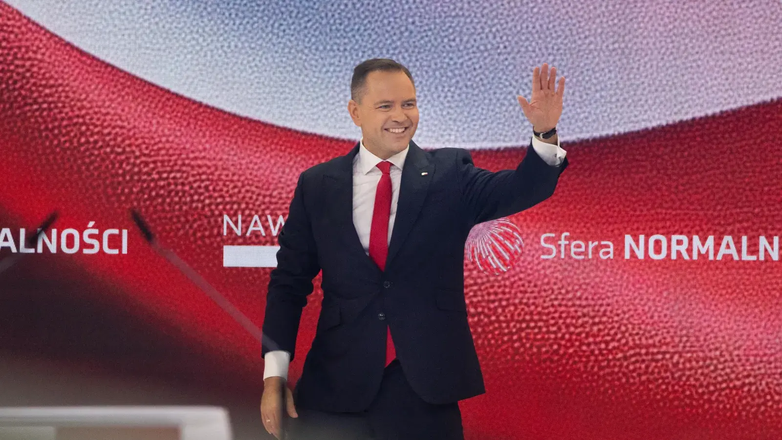 Nowy sondaż zaufania. Lider wciąż ten sam. Jeden polityk zyskuje rekordowo, inny traci