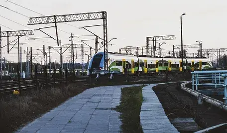 train-4120848_1280 (1)