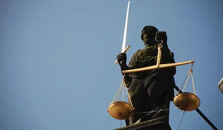 Pomnik Temidy. CHiński sąd skazał na śmierć członków mafijnej rodziny, która trudniła się oszustwami