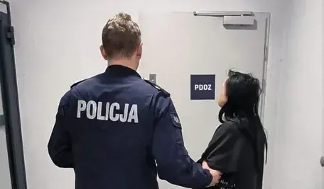 Policja w Nowym Tomyślu zatrzymała 41-letnią Ukrainkę, która ukradła z kościoła ewangeliarz i go spaliła, za co grozi jej do 5 lat więzienia.