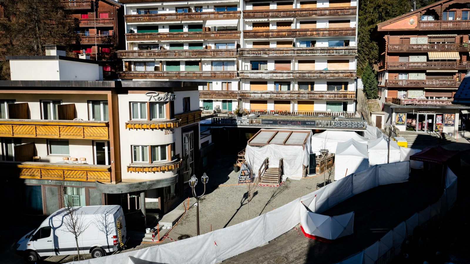 „Nikt nie przestał tańczyć, gdy pojawił się ogień”. Ofiary są bardzo młode. Kulisy tragedii w Crans-Montanie