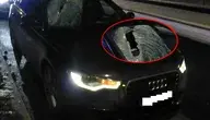 Bryła lodu przebiła szybę w audi i ciężko poraniła pasażerkę przedniego fotela