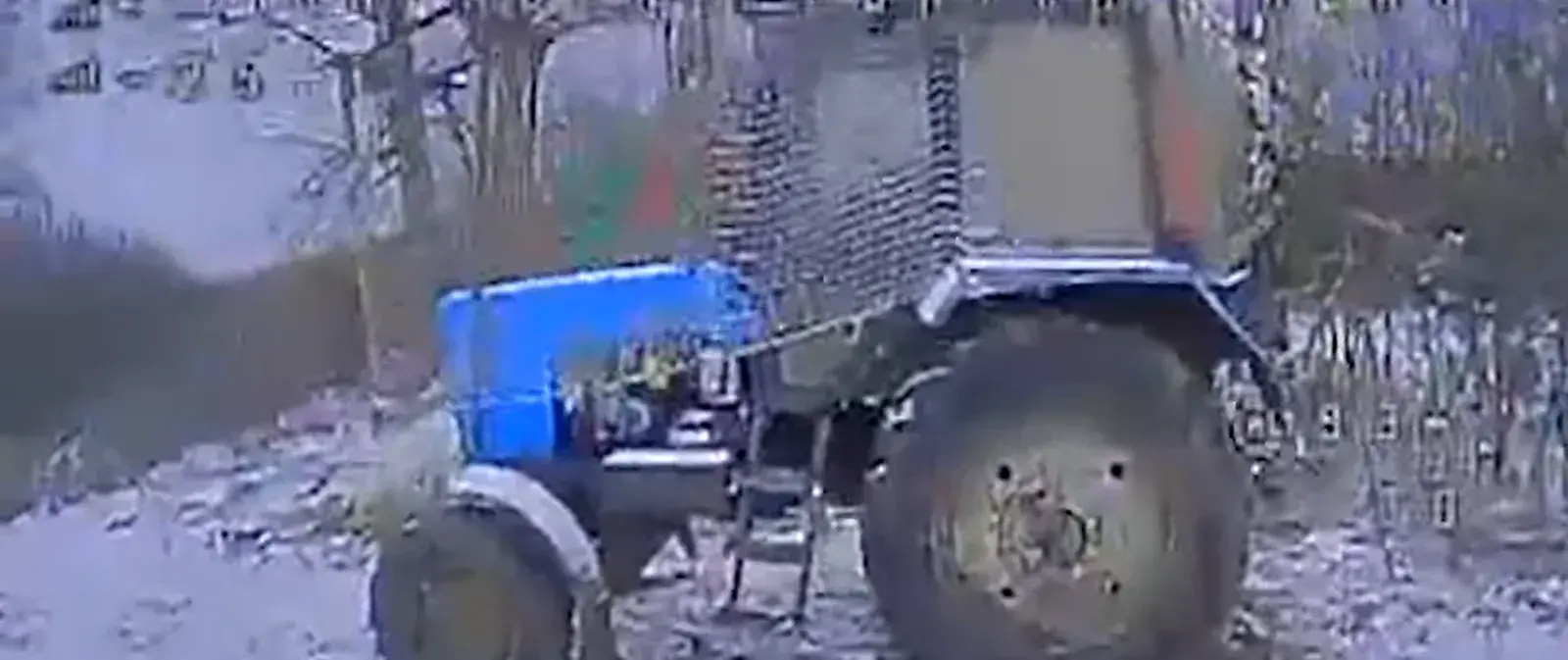 Aż tak z nimi źle? Rosjanie wysłali na front... traktor