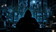 Haker siedzący tyłem przed komputerem w ciemnym pomieszczeniu, na monitorach widoczne niebieskie interfejsy danych medycznych i kod komputerowy symbolizujące cyberatak na systemy ochrony zdrowia.