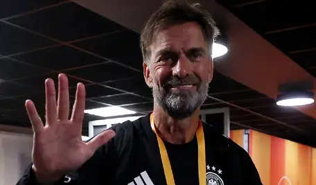 Jürgen Klopp ostro zareagował na komentarze dotyczące pochodzenia piłkarzy reprezentacji Niemiec, odrzucając zarzuty, że jego drużyna nie jest wystarczająco niemiecka lub biała.
