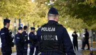 Dwaj szczecińscy policjanci zostali zawieszeni i usłyszeli zarzuty w związku z domniemanym samosądem na sprawcy gwałtu na dziecku, a poseł PiS Dariusz Matecki interweniuje w ich sprawie.