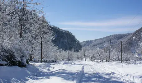 Droga zasypana śniegiem