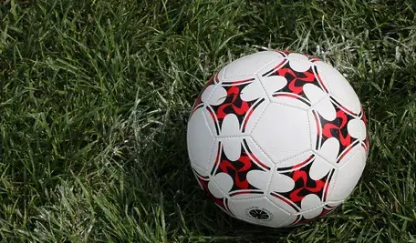 kerem_taser-football-8266065_1920