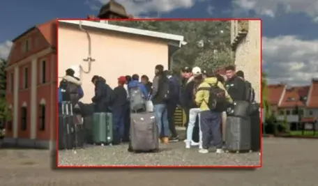 Migranci we wsi pod Lewinem Brzeskim