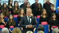 Premier Donald Tusk przemawia podczas Dnia Edukacji Narodowej w KPRM w Warszawie, 14 bm.