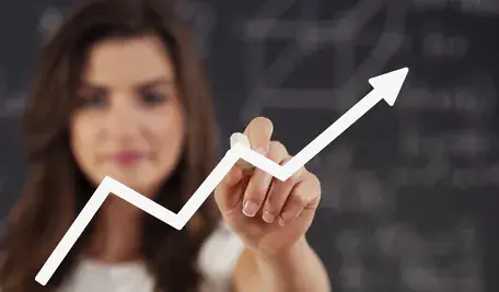 woman-drawing-graph