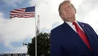 Donald Trump na tle flagi USA