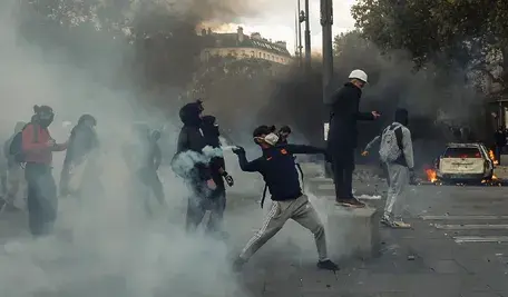 Brutalne zamieszki we Francji