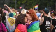 Dwie homoseksualne kobiety na ulicach Berlina 