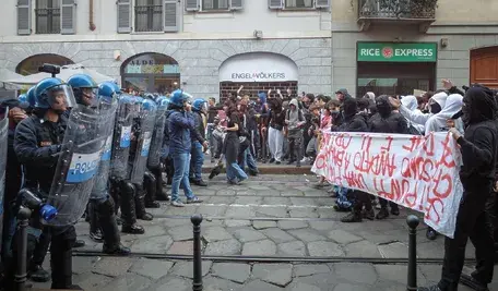 Brutalne demonstracje we Włoszech