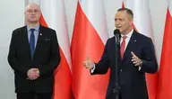  Prezydent RP Karol Nawrocki (P) i prezes Trybunału Konstytucyjnego Bogdan Święczkowski (L) podczas wręczenia nominacji sędziowskich i asesorskich w Pałacu Prezydenckim w Warszawie, 19 bm. (aldg) PAP/Paweł Supernak