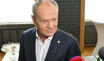 Premier Donald Tusk podczas wypowiedzi dla mediów