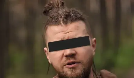 Popularny youtuber Sylwester W. może usłyszeć zarzuty dotyczące przestępstwa na tle seksualnym w związku z nagraniem „Boobsman” z 2013 roku, na którym miał dotykać piersi napotkanych kobiet.