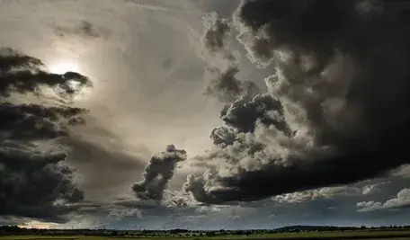 ciemne chmury