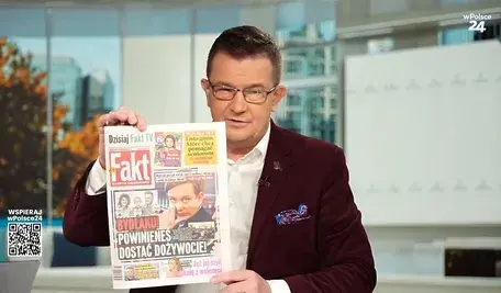 Mariusz Pietrasik prezentuje okładkę "Faktu" 